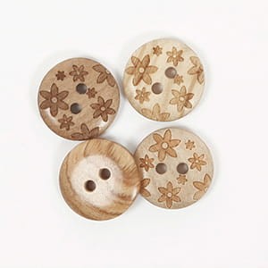 Guzik DROPS 628 drewniany w kwiatki, 15 mm