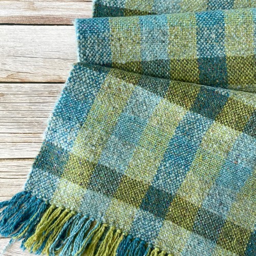 woven-scarf-with-check-pattern-super-tweed-amor-lino-and-marilyn.jpg
