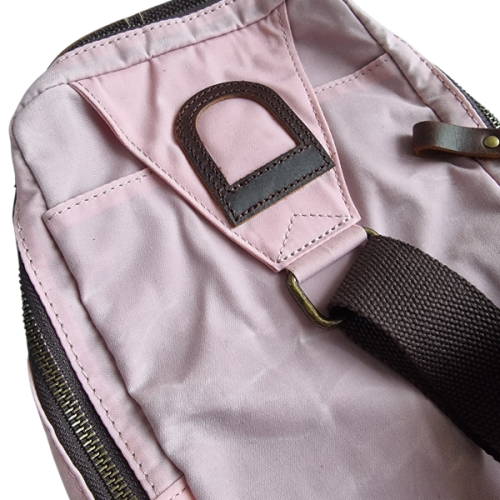 Torba projektowa Della Q Mini messenger bag, 20,3x35,6x10,2cm płatek róży
