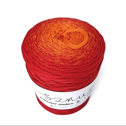Sznurek poliestrowy płaski OMBRE 5 mm, 250m POM110 pomarańczowy/karmazynowa czerwień, SZNUREK DOSKONAŁY NA SZYDEŁKOWE TOREBKI I DODATKI Z EFEKTEM OMBRE, STYLOWE I ELEGANCKIE, JEDEN MOTEK WYSTARCZY NA TOREBKĘ