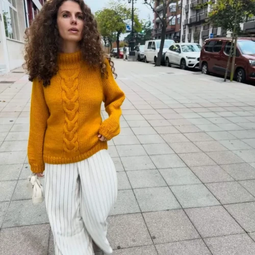 sweter z golfem z włóczki BeMe